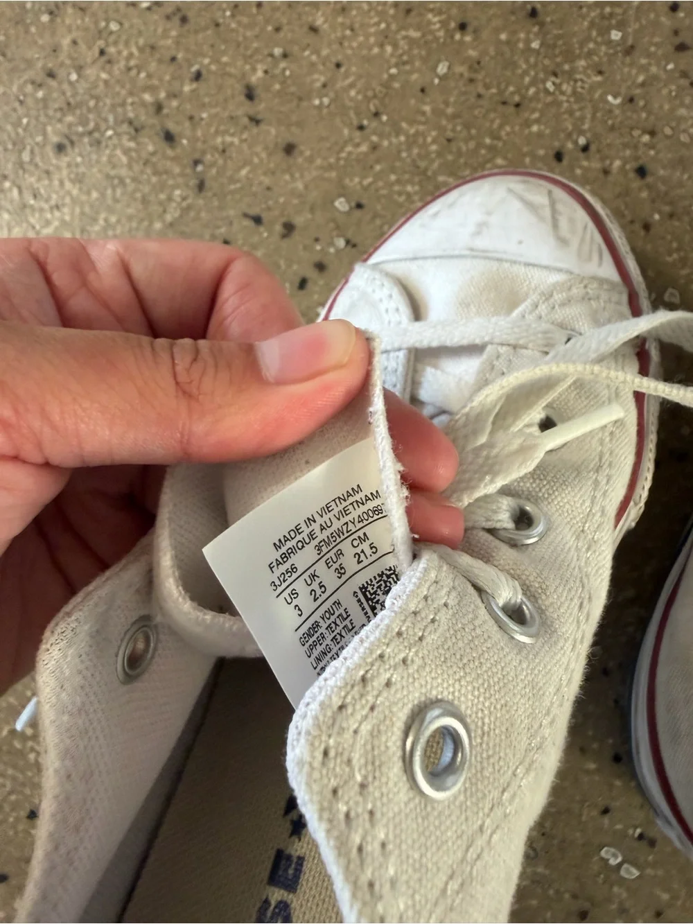 Converse All Star Chuck Taylor Canvas Low Top, Classic Sneaker - US SIZE 3
